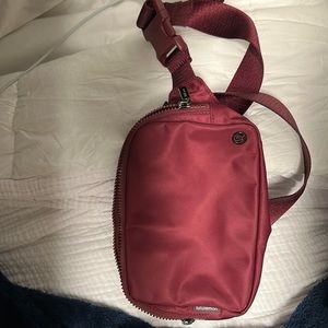 lululemon red merlot belt bag (large)